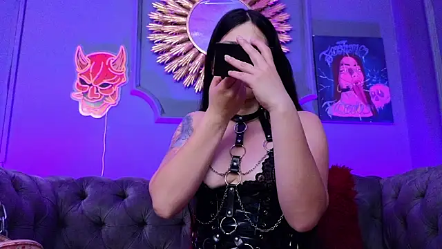 Snapshot of Julieta_Russell chatting on February 18, 2025, 7:52 pm Julieta Russell online show from February 18, 2025, 7:52 pm