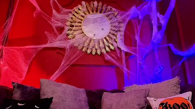 Snapshot of Julieta_Russell chatting on October 17, 2025, 12:29 pm Julieta Russell online show from October 17, 2025, 12:29 pm