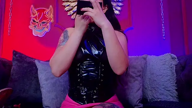 Snapshot of Julieta_Russell chatting on October 10, 2025, 1:01 pm Julieta Russell online show from October 10, 2025, 1:01 pm