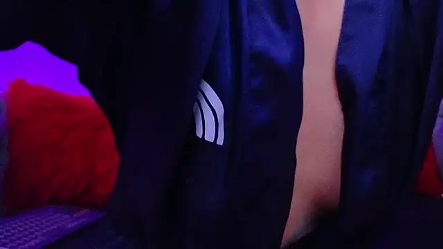 Snapshot of Julieta_Russell chatting on March 6, 2025, 12:09 pm Julieta Russell online show from March 6, 2025, 12:09 pm