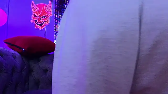 Snapshot of Julieta_Russell chatting on March 3, 2025, 12:39 pm Julieta Russell online show from March 3, 2025, 12:39 pm