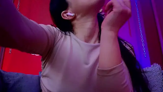 Snapshot of Julieta_Russell chatting on October 4, 2025, 11:45 am Julieta Russell online show from October 4, 2025, 11:45 am