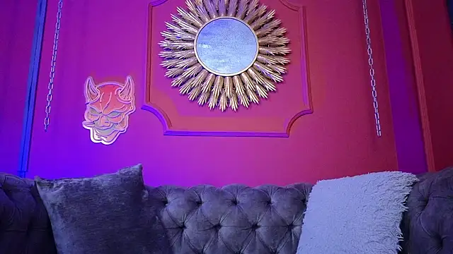 Julieta Russell online show from February 25, 2026, 11:54 am