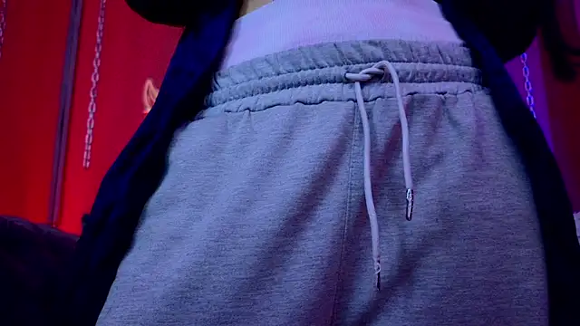 Snapshot of Julieta_Russell chatting on September 26, 2025, 12:01 pm Julieta Russell online show from September 26, 2025, 12:01 pm