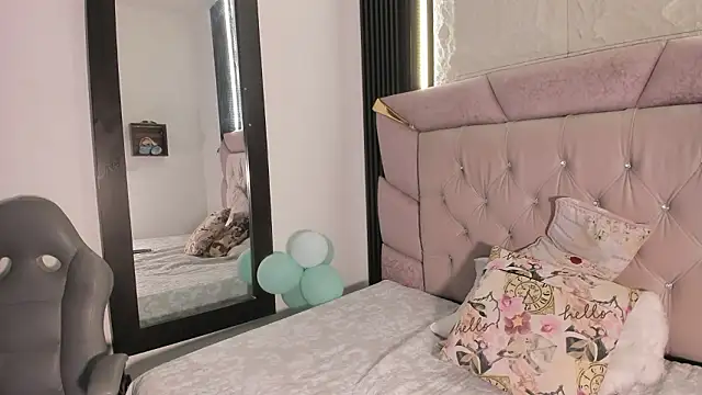 laurem-paulette online show from February 23, 2026, 5:57 pm