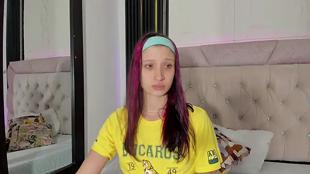 laurem-paulette online show from February 6, 2026, 7:10 pm