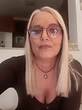 kikkastar online show from February 7, 2025, 10:41 pm