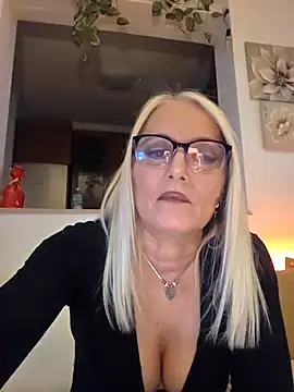 kikkastar online show from February 17, 2025, 8:06 pm
