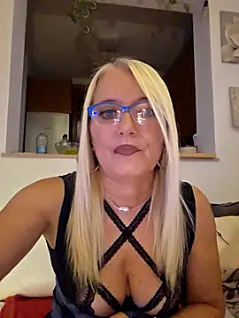 kikkastar online show from October 9, 2025, 7:36 pm