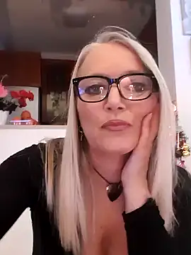 kikkastar online show from December 19, 2024, 8:13 pm