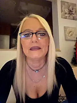 kikkastar online show from December 14, 2025, 8:58 pm