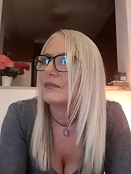 kikkastar online show from December 1, 2024, 8:14 pm