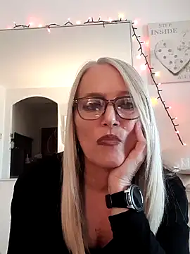 kikkastar online show from December 16, 2024, 1:43 pm