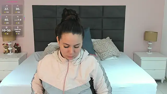 MadisonJenner online show from December 22, 2025, 12:16 pm