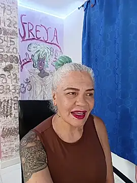 freyadevil333 online show from June 7, 2026, 5:01 am