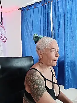 freyadevil333 online show from April 19, 2026, 3:57 pm