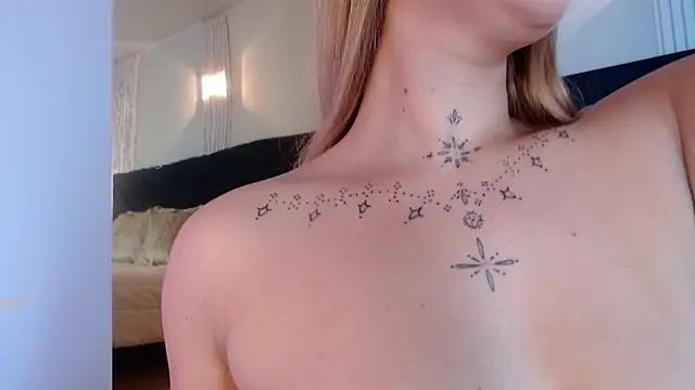 Snapshot of MollyCruz chatting on September 25, 2025, 10:43 am MollyCruz online show from September 25, 2025, 10:43 am