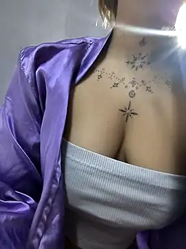 MollyCruz online show from November 28, 2025, 10:48 am