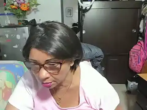 Snapshot of Mrs_mommy_ chatting on October 23, 2025, 2:49 pm Mrs mommy  online show from October 23, 2025, 2:49 pm