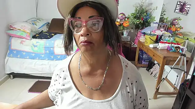 Snapshot of Mrs_mommy_ chatting on October 3, 2025, 7:48 pm Mrs mommy  online show from October 3, 2025, 7:48 pm