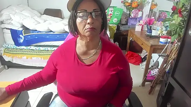 Snapshot of Mrs_mommy_ chatting on September 25, 2025, 9:10 pm Mrs mommy  online show from September 25, 2025, 9:10 pm