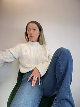 HotXMom online show from February 20, 2025, 4:50 am