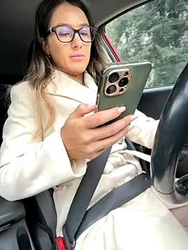 HotXMom online show from October 2, 2025, 5:44 am