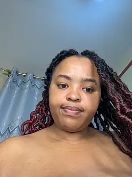 Linahlove online show from November 14, 2025, 6:33 pm