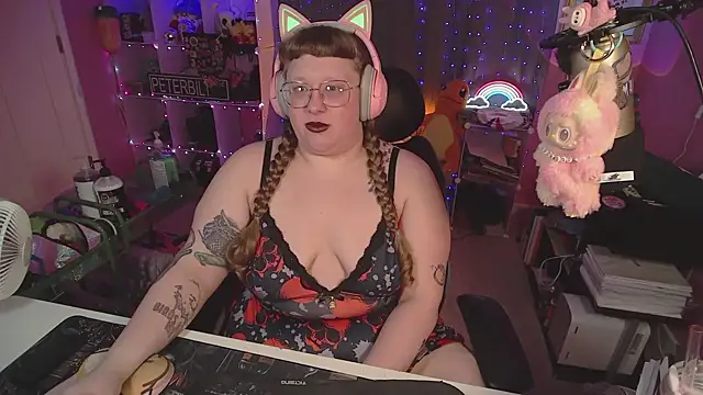 Snapshot of FatVeronica chatting on March 23, 2026, 4:18 pm FatVeronica online show from March 23, 2026, 4:18 pm