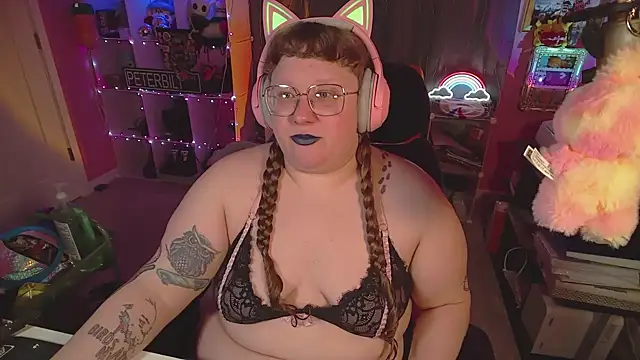 Snapshot of FatVeronica chatting on February 19, 2026, 7:33 pm FatVeronica online show from February 19, 2026, 7:33 pm