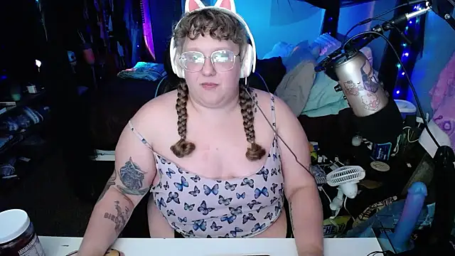 Snapshot of FatVeronica chatting on February 6, 2025, 9:32 am FatVeronica online show from February 6, 2025, 9:32 am