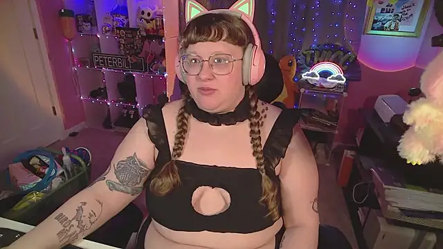 Snapshot of FatVeronica chatting on February 6, 2026, 2:13 pm FatVeronica online show from February 6, 2026, 2:13 pm