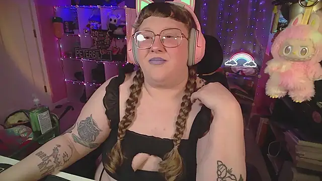 Snapshot of FatVeronica chatting on February 21, 2026, 10:45 pm FatVeronica online show from February 21, 2026, 10:45 pm