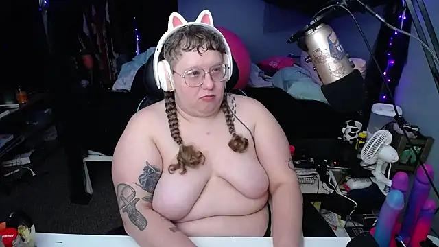 Snapshot of FatVeronica chatting on March 3, 2025, 4:47 pm FatVeronica online show from March 3, 2025, 4:47 pm