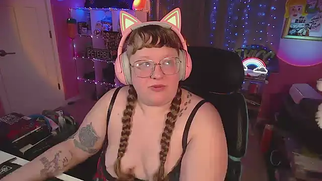 Snapshot of FatVeronica chatting on February 5, 2026, 2:02 pm FatVeronica online show from February 5, 2026, 2:02 pm