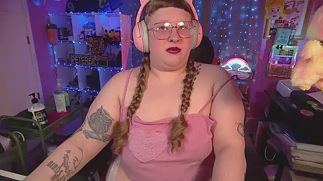 Snapshot of FatVeronica chatting on March 17, 2026, 12:19 pm FatVeronica online show from March 17, 2026, 12:19 pm