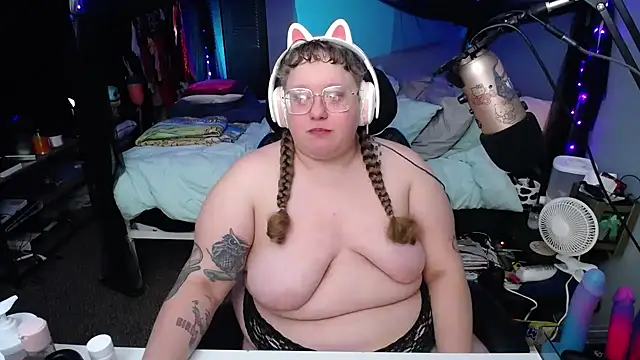 Snapshot of FatVeronica chatting on February 26, 2025, 2:05 pm FatVeronica online show from February 26, 2025, 2:05 pm