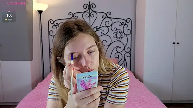 Snapshot of Ksuhesa chatting on October 10, 2025, 2:12 am Ksuhesa online show from October 10, 2025, 2:12 am