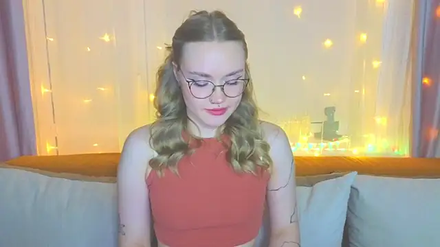 Snapshot of Aurora_Golden1 chatting on February 2, 2025, 7:25 pm Aurora Golden1 online show from February 2, 2025, 7:25 pm
