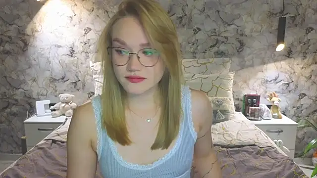 Snapshot of Aurora_Golden1 chatting on October 26, 2025, 5:57 pm Aurora Golden1 online show from October 26, 2025, 5:57 pm