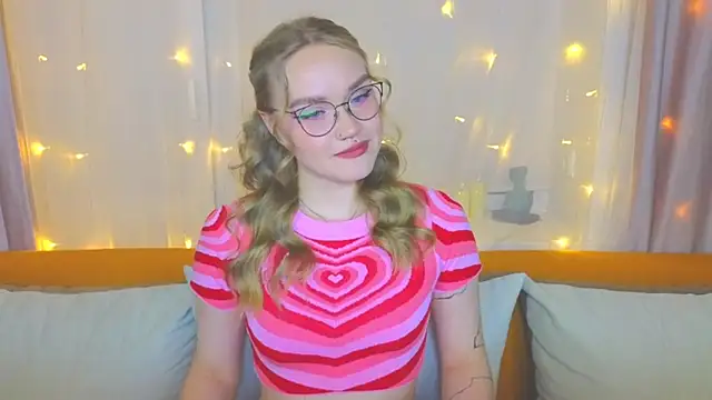 Snapshot of Aurora_Golden1 chatting on March 18, 2025, 7:12 pm Aurora Golden1 online show from March 18, 2025, 7:12 pm
