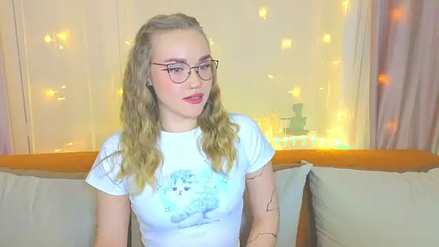 Snapshot of Aurora_Golden1 chatting on February 11, 2025, 4:02 pm Aurora Golden1 online show from February 11, 2025, 4:02 pm