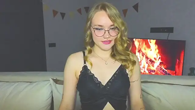 Snapshot of Aurora_Golden1 chatting on December 7, 2024, 7:16 pm Aurora Golden1 online show from December 7, 2024, 7:16 pm