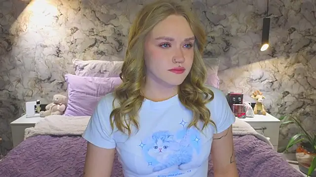 Snapshot of Aurora_Golden1 chatting on October 19, 2025, 4:43 pm Aurora Golden1 online show from October 19, 2025, 4:43 pm