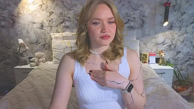 Aurora Golden1 online show from April 24, 2026, 2:35 am