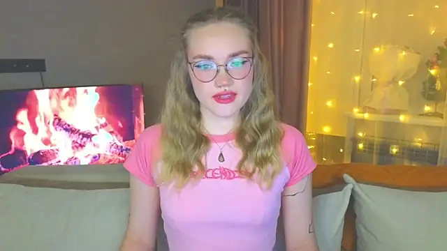 Snapshot of Aurora_Golden1 chatting on December 24, 2024, 3:58 pm Aurora Golden1 online show from December 24, 2024, 3:58 pm
