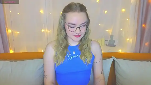 Snapshot of Aurora_Golden1 chatting on March 7, 2025, 7:16 pm Aurora Golden1 online show from March 7, 2025, 7:16 pm