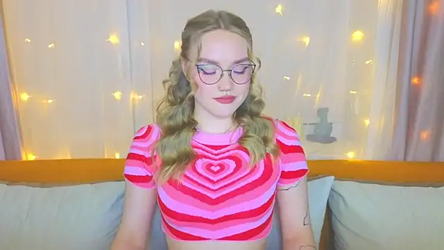 Snapshot of Aurora_Golden1 chatting on March 18, 2025, 4:06 pm Aurora Golden1 online show from March 18, 2025, 4:06 pm