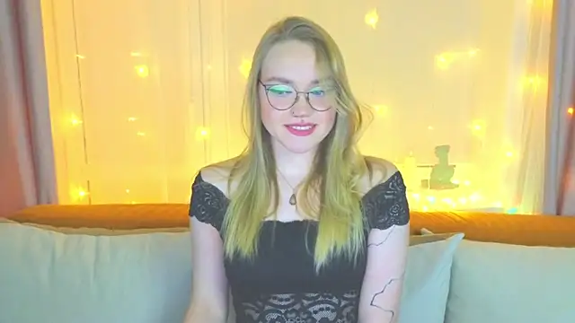 Snapshot of Aurora_Golden1 chatting on January 31, 2025, 6:47 pm Aurora Golden1 online show from January 31, 2025, 6:47 pm