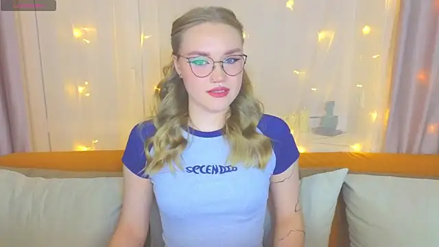 Snapshot of Aurora_Golden1 chatting on February 18, 2025, 3:31 pm Aurora Golden1 online show from February 18, 2025, 3:31 pm